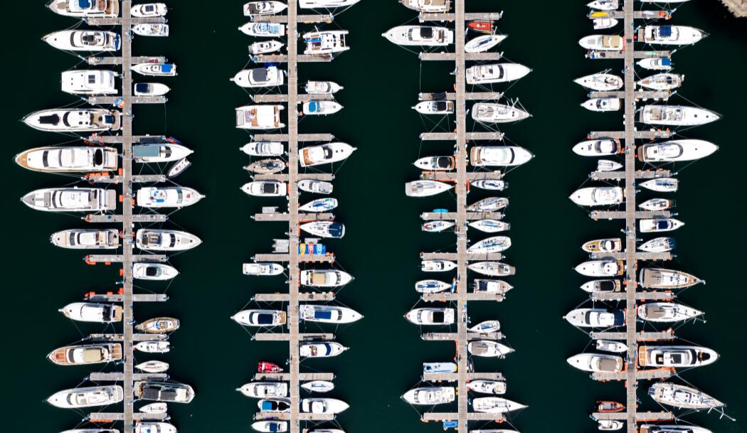 Top-down aerial photo of boats along marina piers